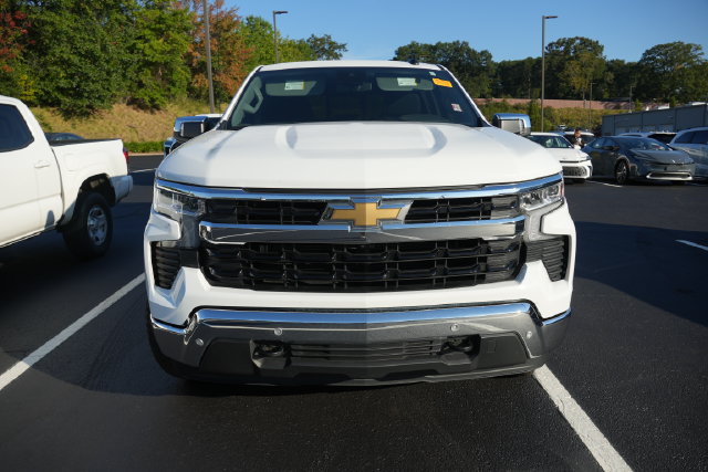 Used 2025 Chevrolet Silverado 1500 LT AWD/4WD image 4