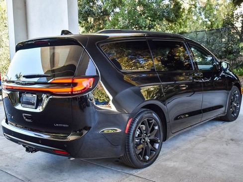 New 2026 Chrysler Pacifica Limited w/ S Appearance Package FWD image 6