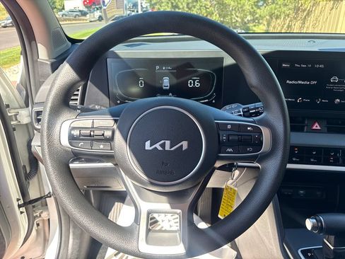 Used 2024 Kia Sportage LX AWD/4WD image 14