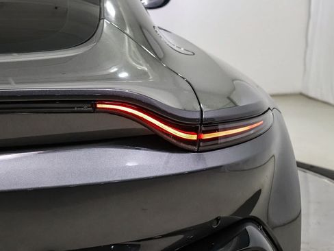 Used 2020 Aston Martin V8 Vantage Coupe RWD image 11