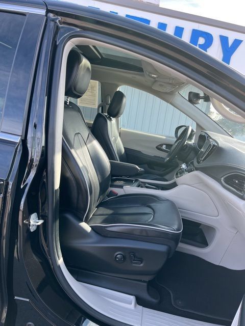Used 2024 Chrysler Pacifica Limited FWD image 36
