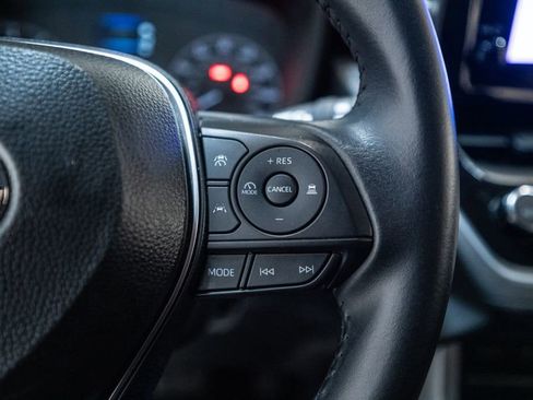 Certified 2025 Toyota Corolla Cross LE image 20