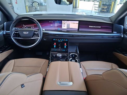 Used 2025 Cadillac Escalade Premium Luxury RWD image 10