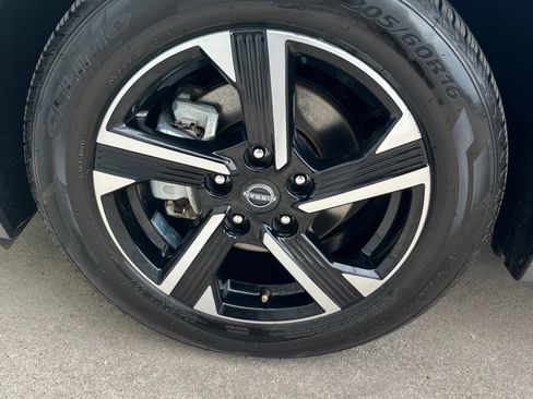 Used 2025 Nissan Sentra SV w/ All-Weather Package FWD image 27