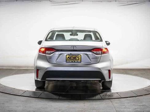 Certified 2022 Toyota Corolla LE image 4