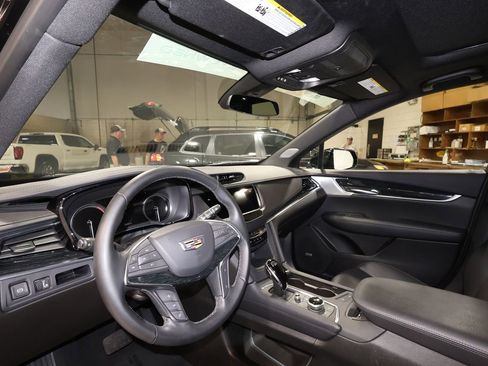 Certified 2025 Cadillac XT5 Premium Luxury image 9