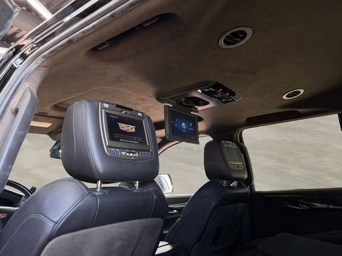 Used 2018 Cadillac Escalade Platinum image 13