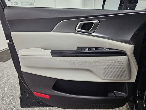 Used 2024 Kia Carnival LX image 12