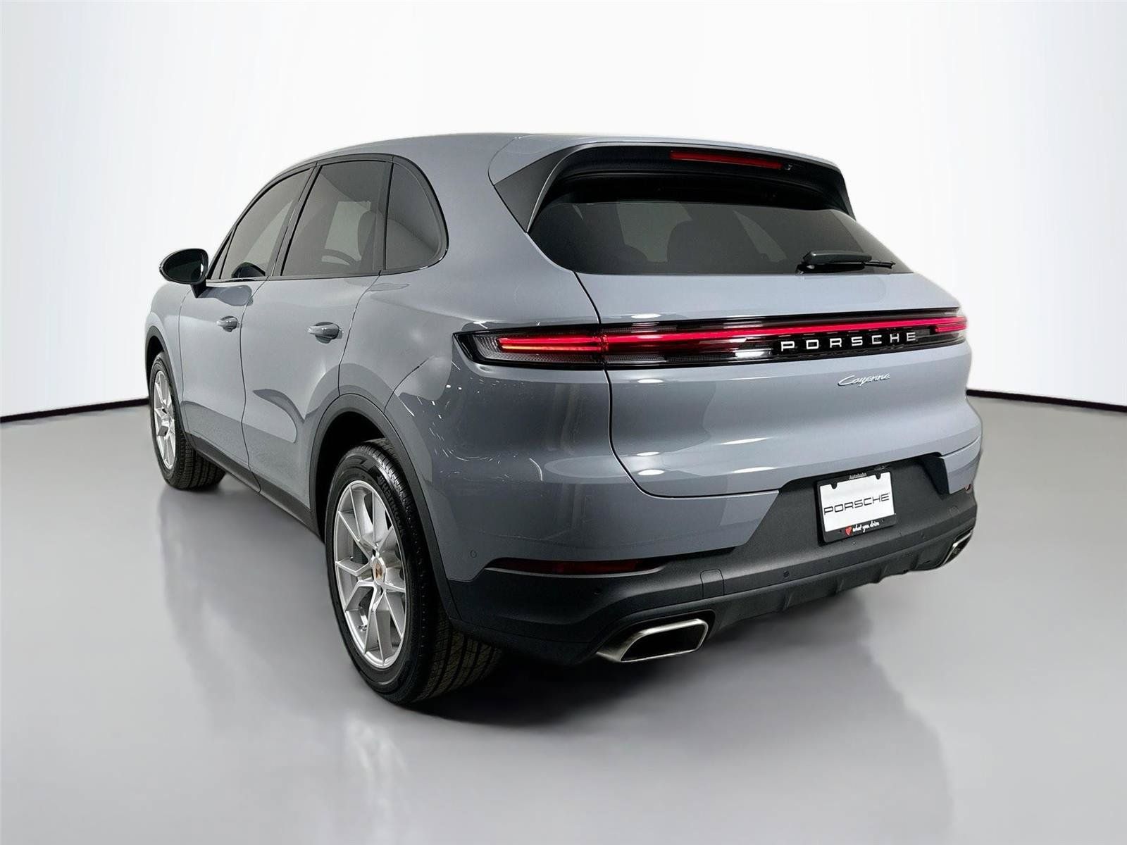 Certified 2026 Porsche Cayenne AWD/4WD image 3