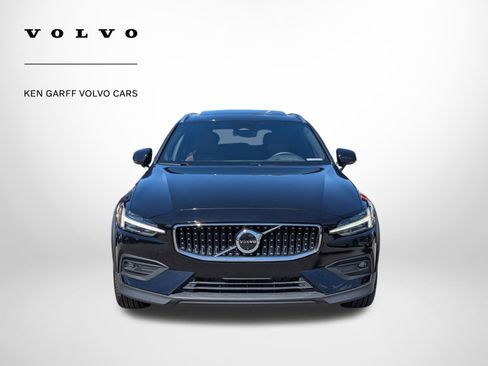 Used 2025 Volvo V60 B5 Cross Country Plus AWD/4WD image 9