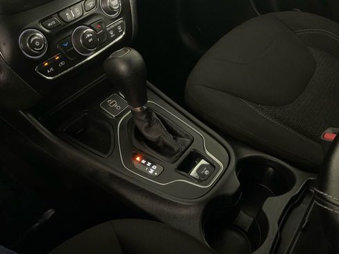 Used 2019 Jeep Cherokee Latitude w/ Popular Appearance Group image 17