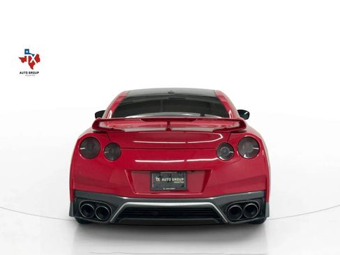 Used 2019 Nissan GT-R Premium w/ Premium Interior Package image 7