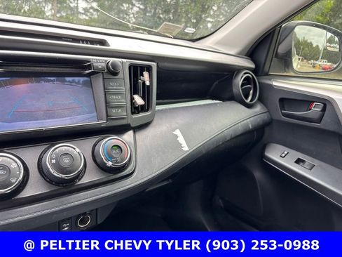 Used 2018 Toyota RAV4 LE FWD image 16