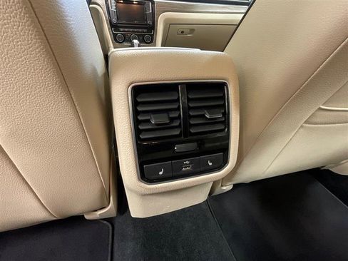 Used 2018 Volkswagen Passat 2.0T SE FWD image 31