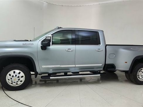 Used 2024 Chevrolet Silverado 3500 High Country image 3