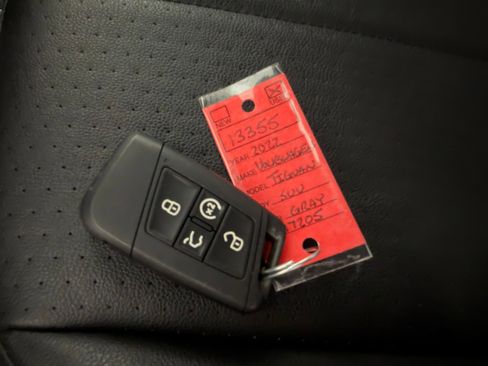 Used 2022 Volkswagen Tiguan SE R-Line image 33