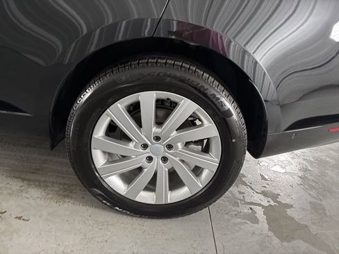 Used 2025 Land Rover Range Rover SE image 12