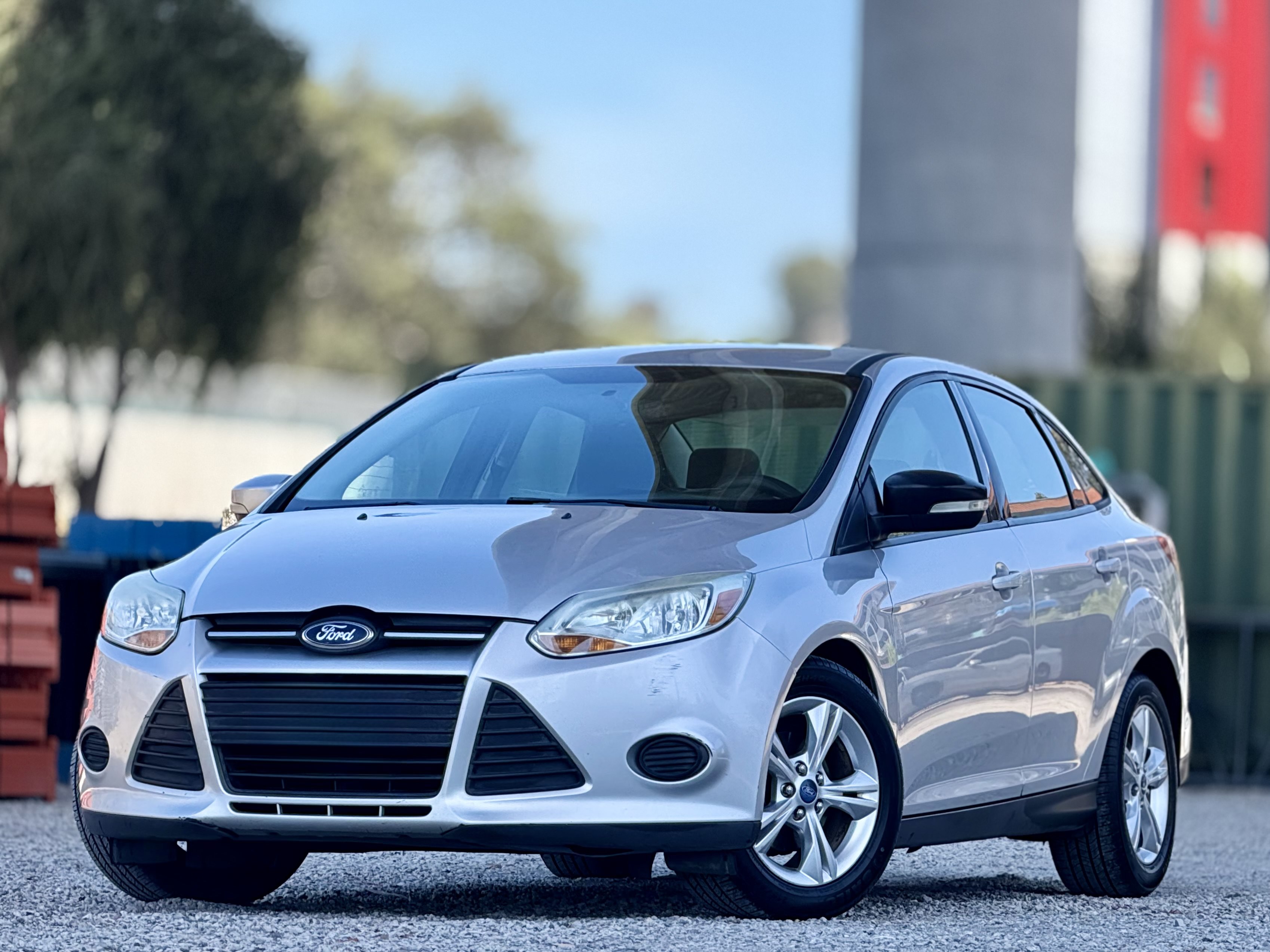 Used 2013 Ford Focus SE FWD image 1
