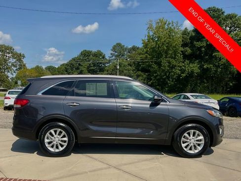 Used 2017 Kia Sorento LX image 8