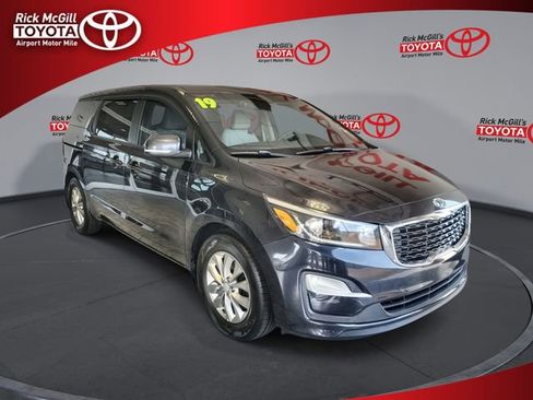 Used 2019 Kia Sedona LX FWD image 1