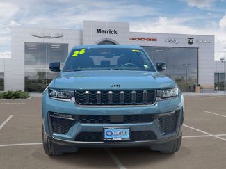 Used 2026 Jeep Grand Cherokee Limited w/ Limited Altitude Package AWD/4WD video 3