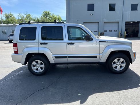 Used 2010 Jeep Liberty Sport w/ Popular Equipment Group AWD/4WD image 2