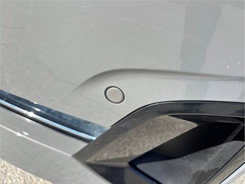 Used 2021 BMW 530i xDrive w/ Premium Package image 13