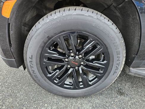 Used 2024 GMC Yukon XL SLE image 9