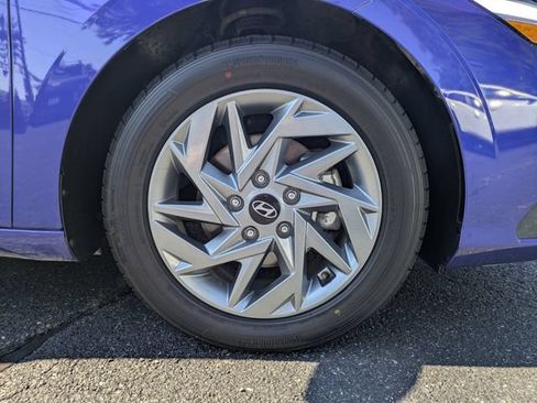 Used 2024 Hyundai Elantra SEL FWD image 11