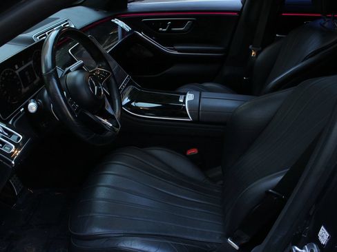 Used 2022 Mercedes-Benz S 580 4MATIC Sedan w/ AMG Line Package image 14