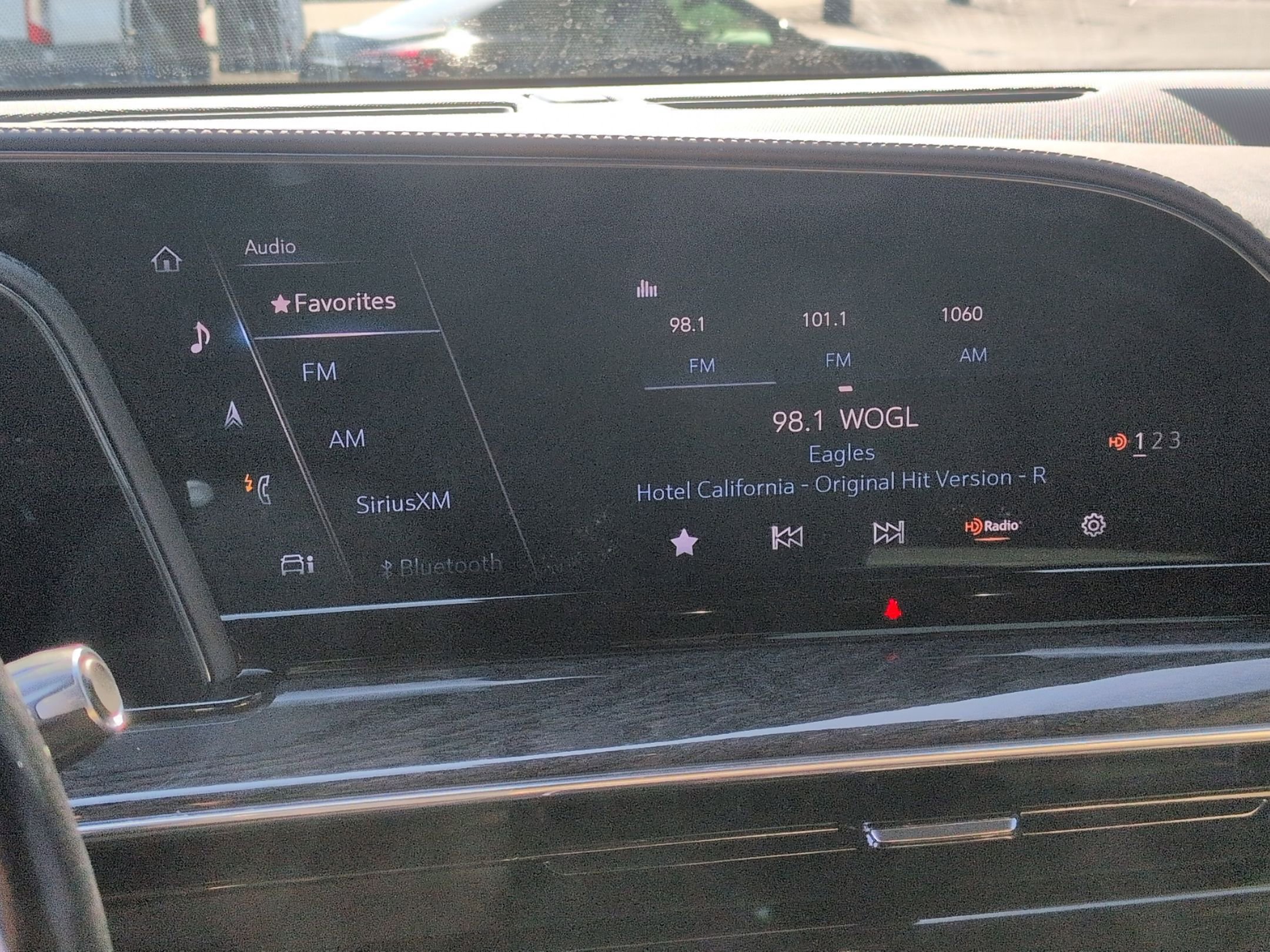 Certified 2021 Cadillac Escalade Premium Luxury AWD/4WD image 13