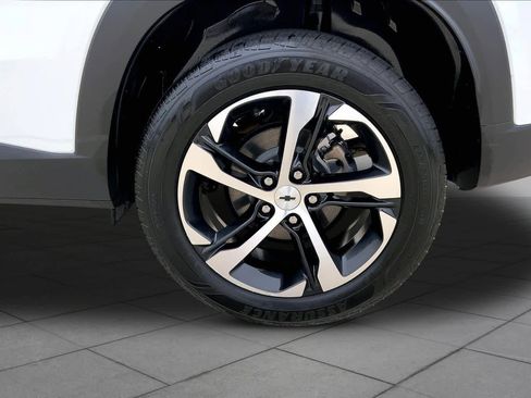 Used 2025 Chevrolet Trax RS w/ Sunroof Package FWD image 11