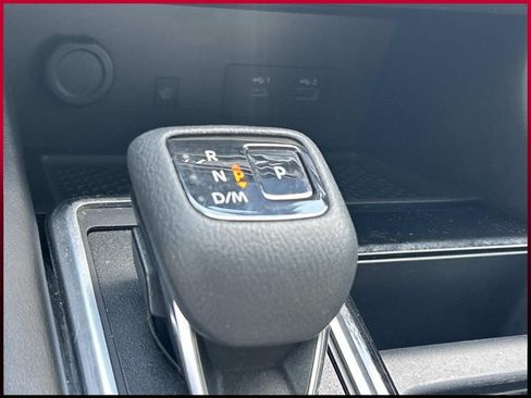 Used 2023 Nissan Pathfinder SL AWD/4WD image 34