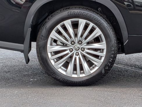 Certified 2025 Toyota Highlander Platinum AWD/4WD image 12