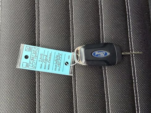 Used 2015 Ford Fusion SE FWD image 25