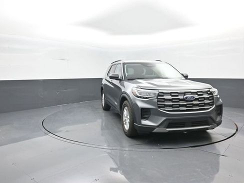 New 2026 Ford Explorer Active RWD image 2