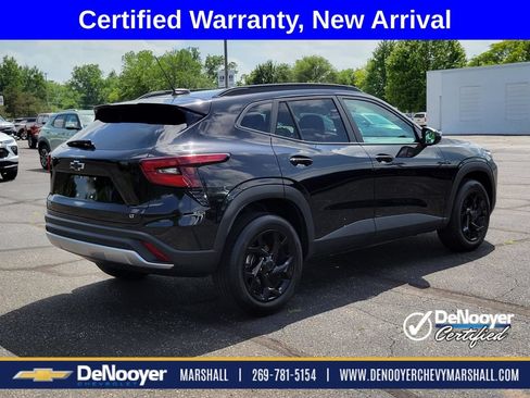 Used 2025 Chevrolet Trax LT FWD image 3