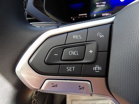 Used 2022 Volkswagen Taos SE image 13