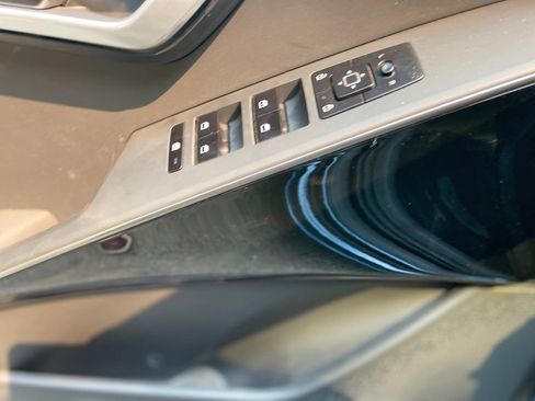 Certified 2023 Kia Niro Wind w/ Wind Preserve Package FWD image 9