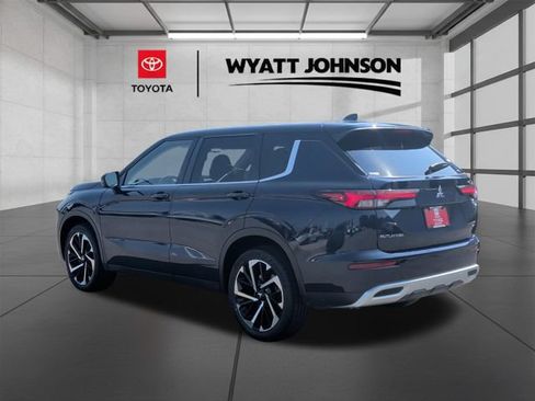 Used 2024 Mitsubishi Outlander SE AWD/4WD image 3