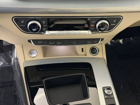 Used 2025 Audi Q5 2.0T Premium w/ Convenience Plus Package image 18