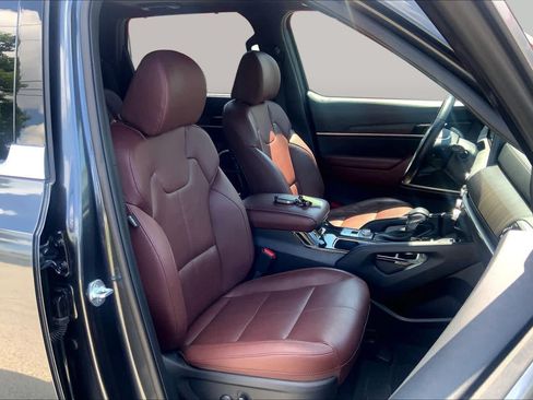Certified 2024 Kia Telluride EX w/ EX Captain's Chair Package AWD/4WD image 9