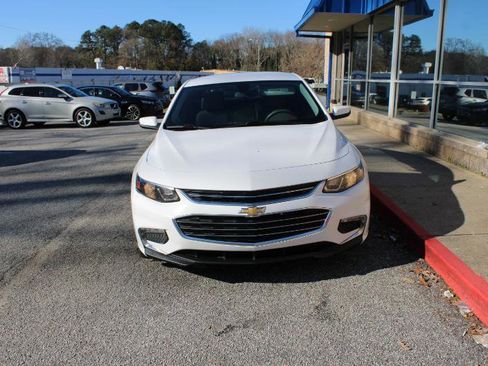 Used 2018 Chevrolet Malibu Hybrid image 2