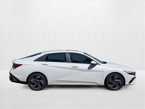 New 2025 Hyundai Elantra Limited image 5