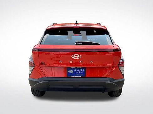 Used 2024 Hyundai Kona SEL w/ Convenience Package FWD image 4
