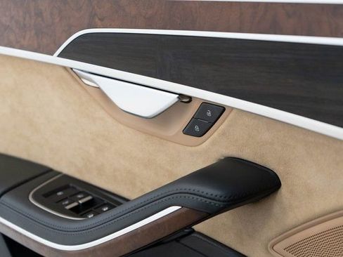 Used 2021 Audi A8 L 4.0T image 26