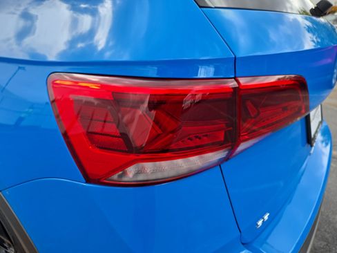 Used 2022 Volkswagen Taos SE w/ Panoramic Sunroof Package image 19