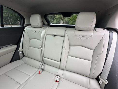 Used 2023 Cadillac XT4 Luxury w/ Cold Weather Package FWD image 10