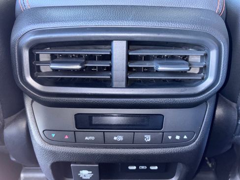 Used 2025 Honda Pilot TrailSport image 18