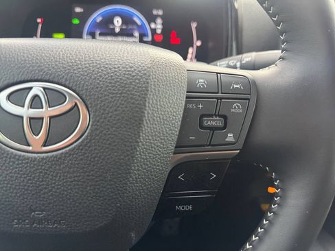 Used 2025 Toyota Camry SE w/ Convenience Package FWD image 21